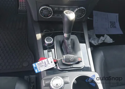 2013 Mercedes-Benz C 63 Amg z USA, uszkodzony, nr VIN WDDGJ7HB5DF899800